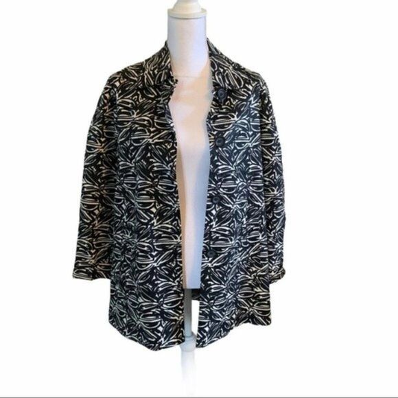 Chico’s Black/White Tribal Flower Brinda Jacket - Picture 1 of 11